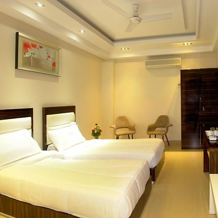 Hotel Gulnar Nowe Delhi Zewnętrze zdjęcie