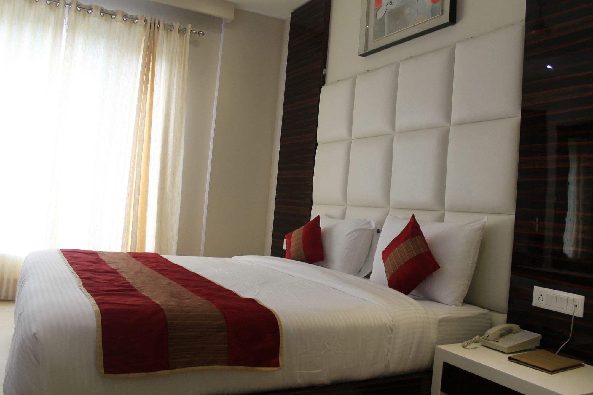 Hotel Gulnar Nowe Delhi Zewnętrze zdjęcie