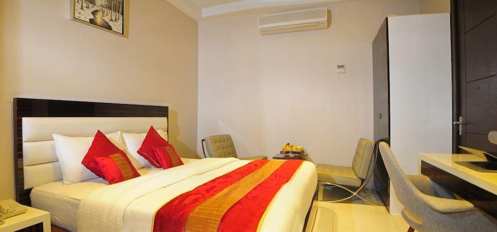 Hotel Gulnar Nowe Delhi Zewnętrze zdjęcie