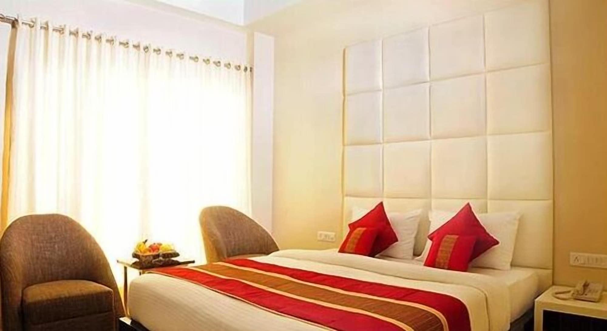 Hotel Gulnar Nowe Delhi Zewnętrze zdjęcie