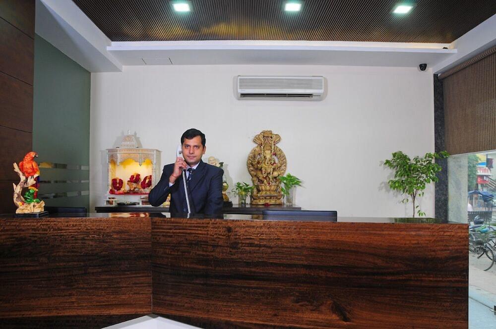 Hotel Gulnar Nowe Delhi Zewnętrze zdjęcie