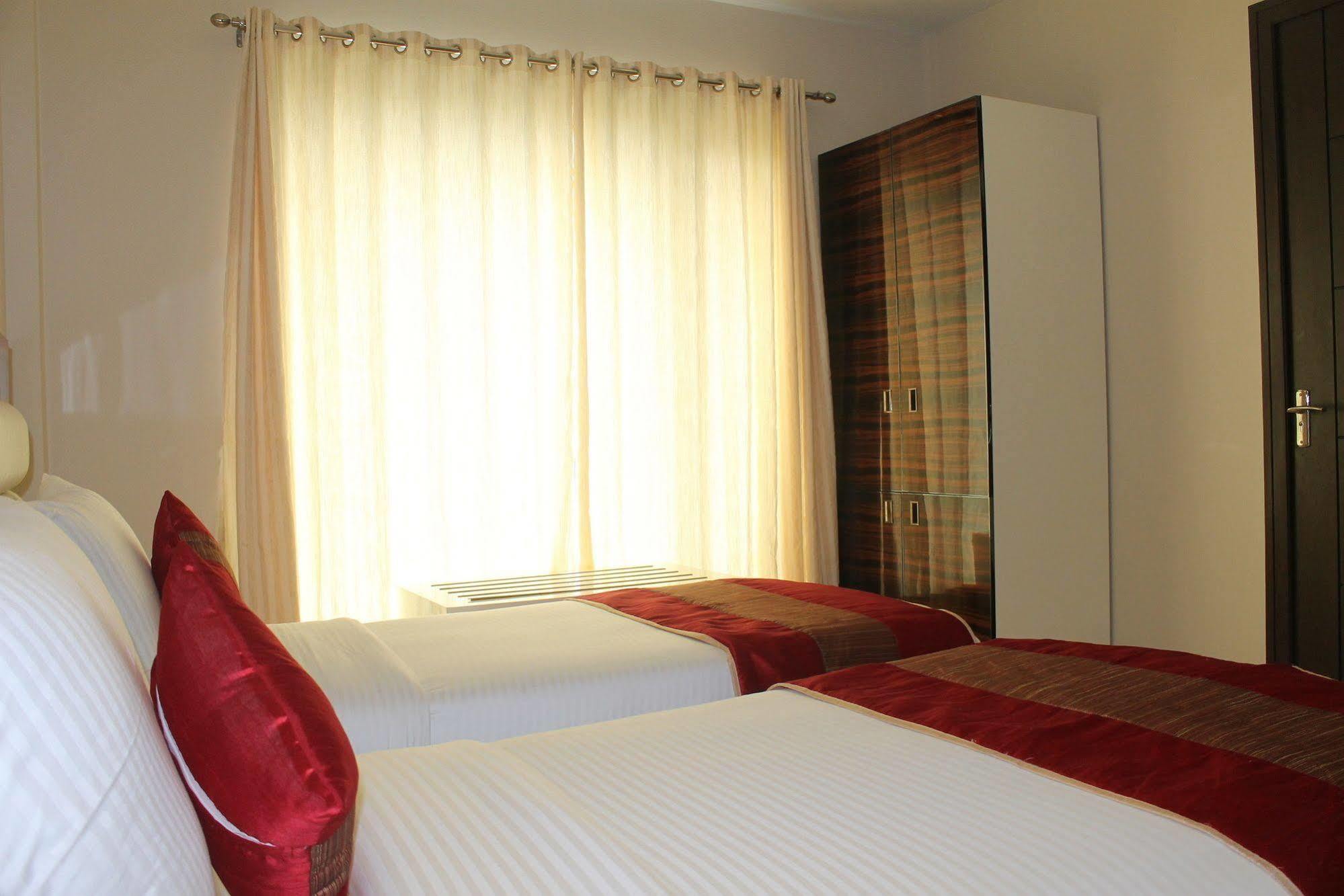 Hotel Gulnar Nowe Delhi Pokój zdjęcie