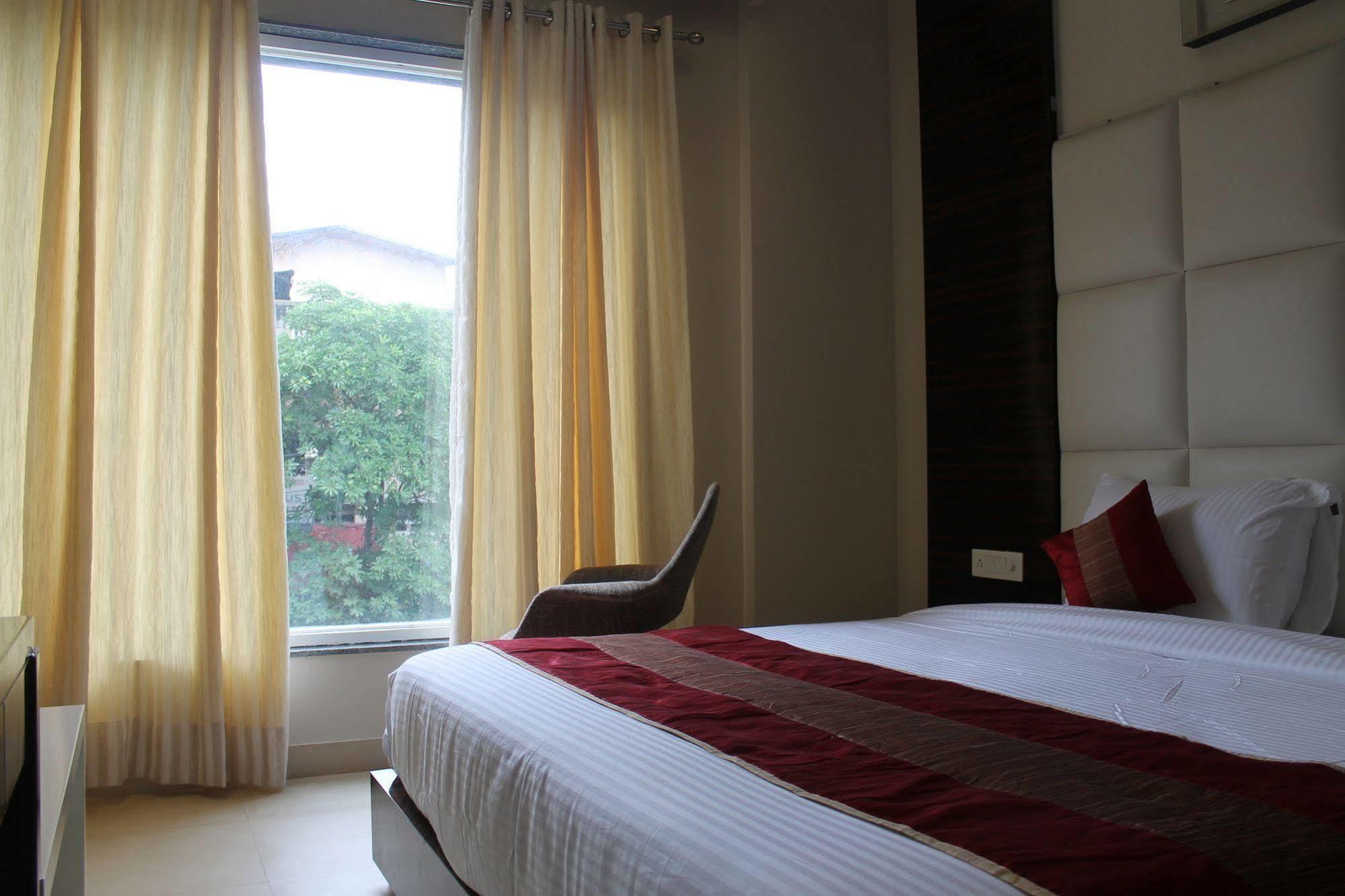 Hotel Gulnar Nowe Delhi Pokój zdjęcie