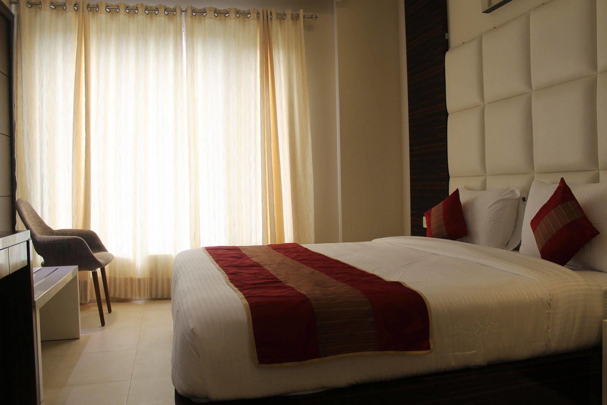 Hotel Gulnar Nowe Delhi Pokój zdjęcie