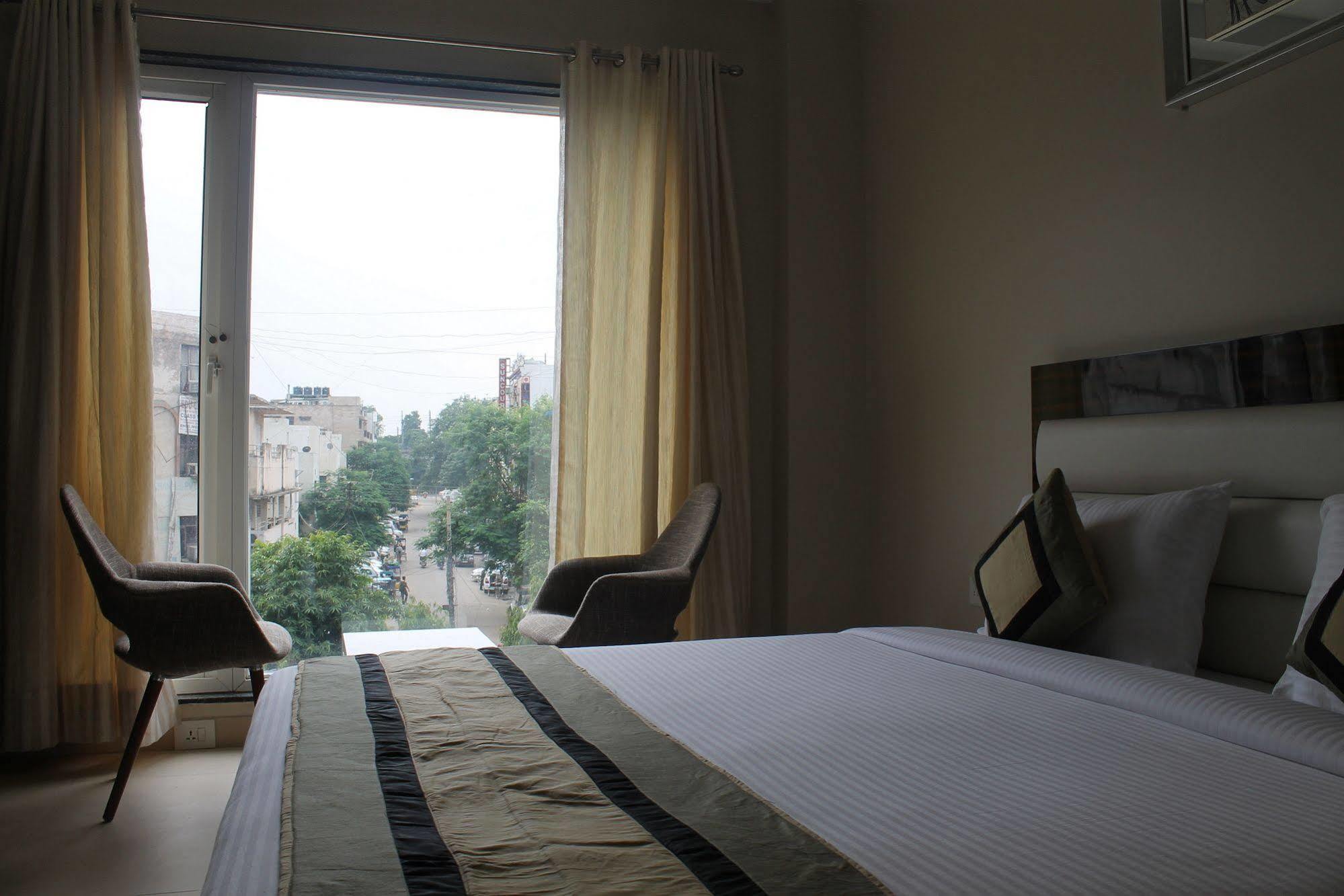 Hotel Gulnar Nowe Delhi Pokój zdjęcie